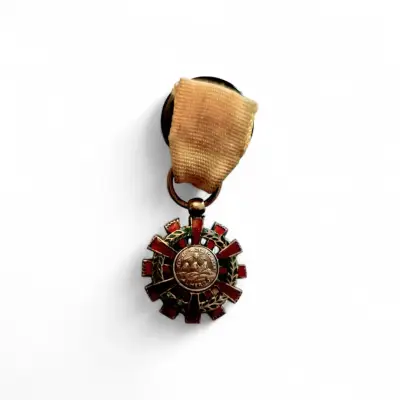 Condecoración Orden Nac al Mérito Ecuador 1929 - miniatura 3