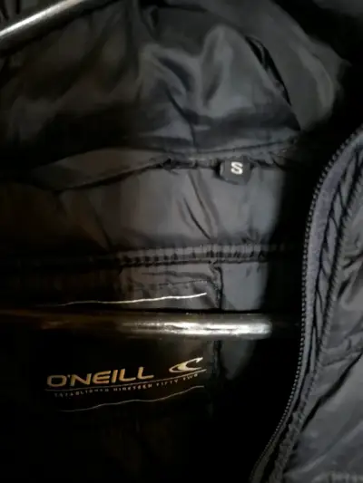Chaqueta negra con capucha O'Neill talla S - miniatura 4