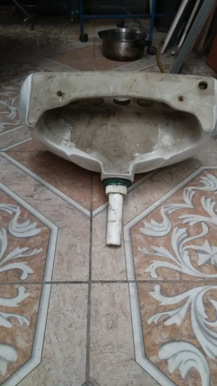 Lavamanos de cerámica blanco usado - 2