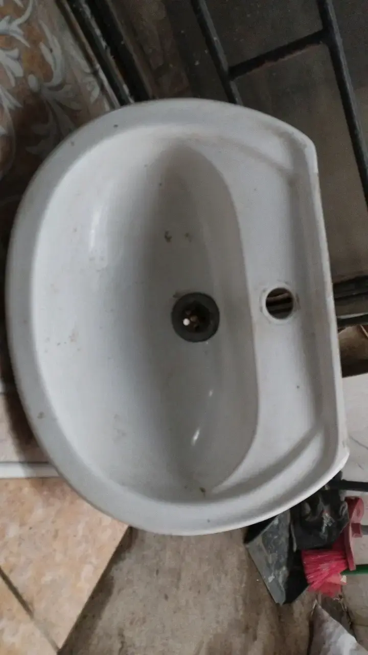 Lavamanos de cerámica blanco usado - 3