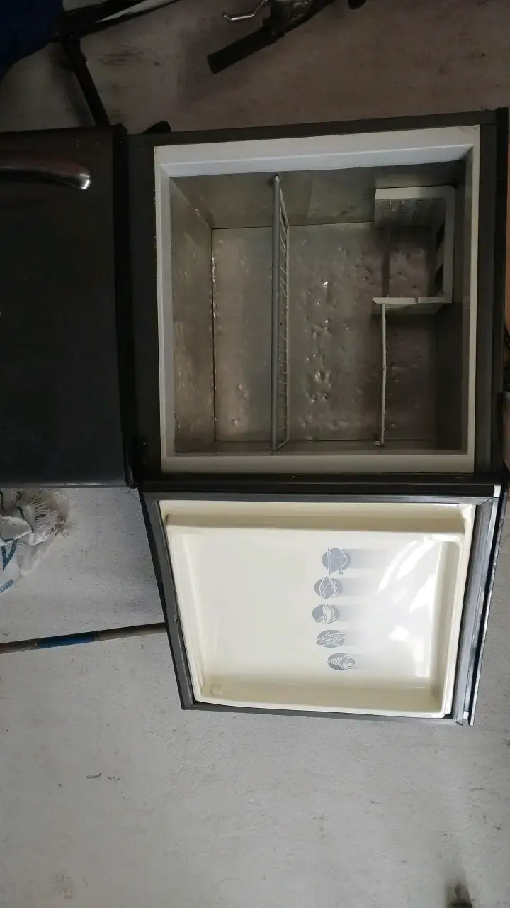 Refrigerador Sindelen de dos puertas en buen estado - 3