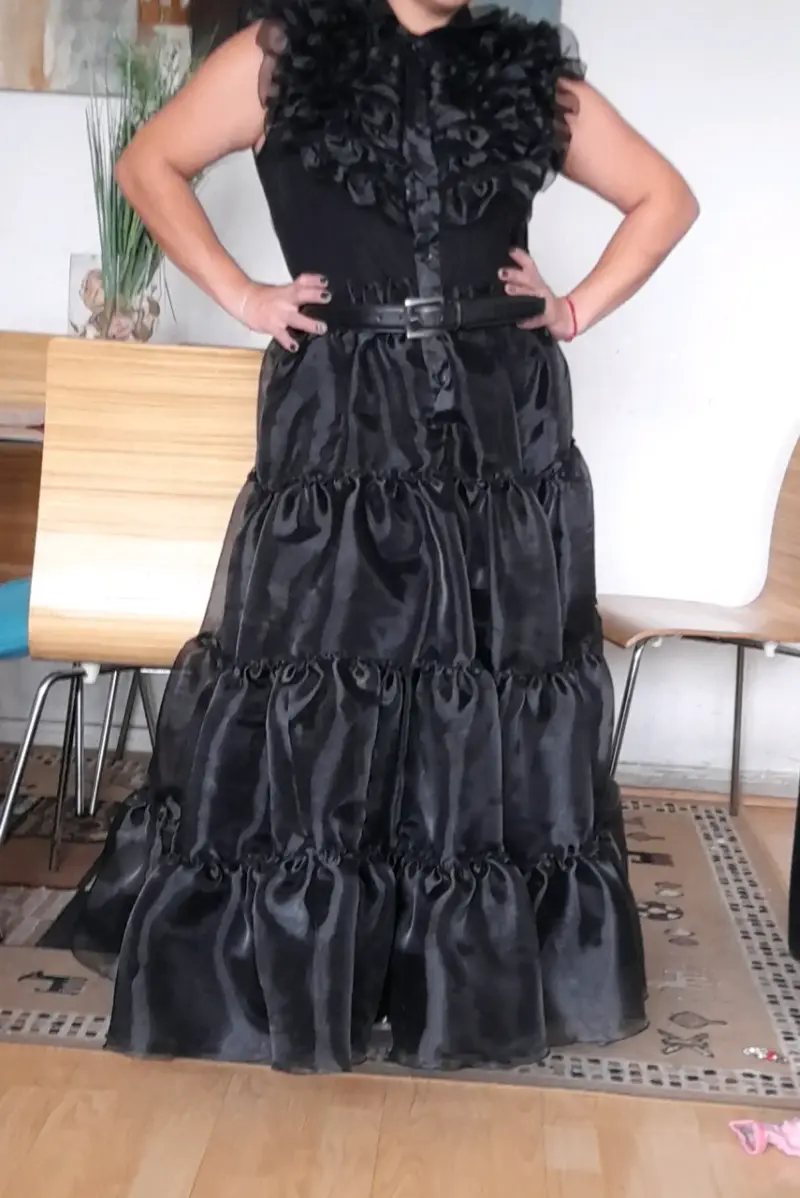 Vestido largo negro merlina