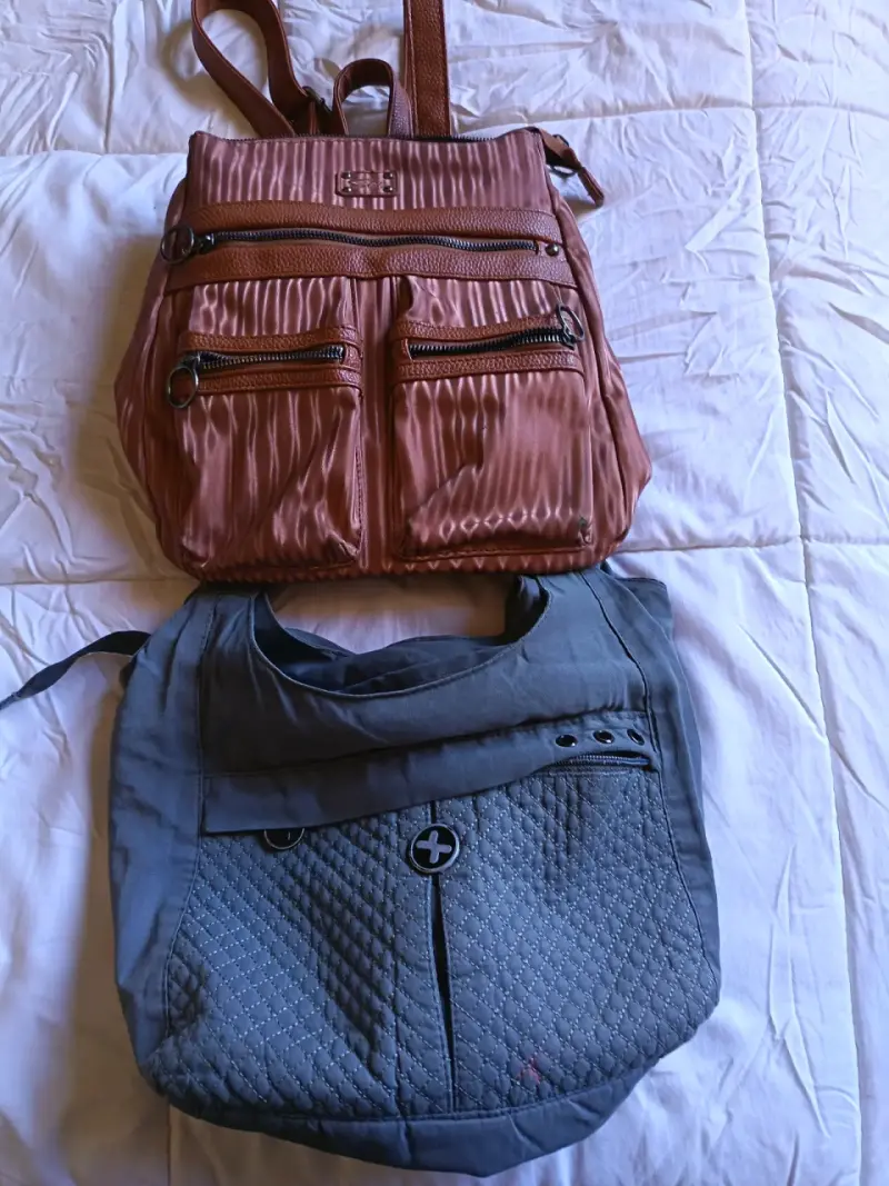 Botines de cuero marrón, mochila Sei y bolso. - 1