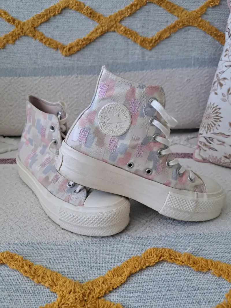 Zapatillas Converse plataforma estampado pastel