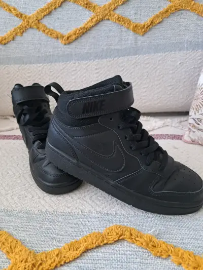 Zapatillas negras Nike para niños talla 36 - miniatura 1
