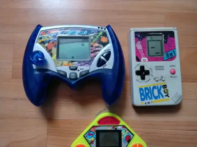 Consolas portátiles retro en buen estado - miniatura 3