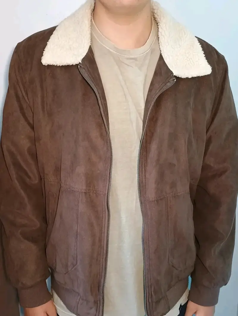 Chaqueta de gamuza marrón con cuello de borrego