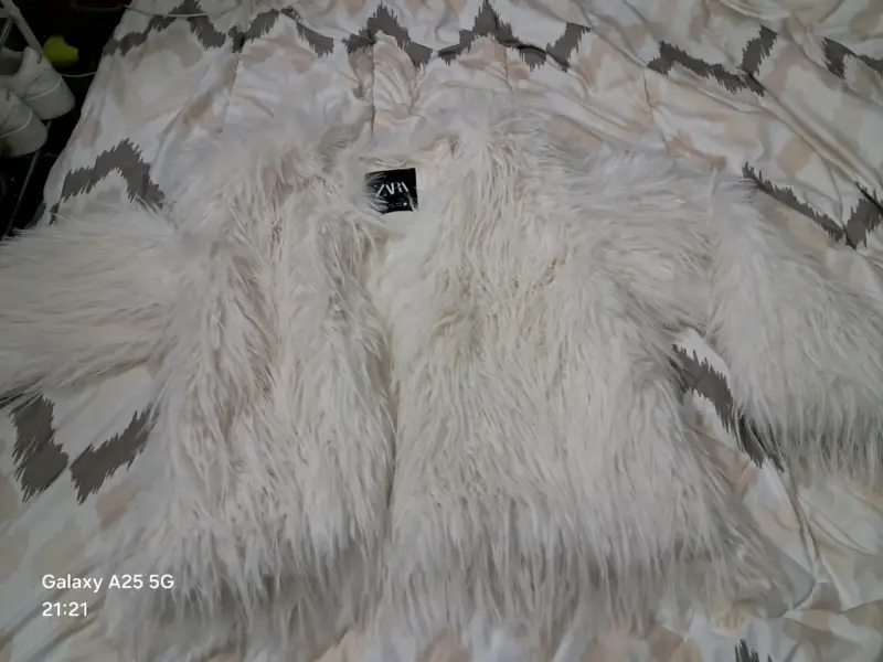 Chaqueta de piel sintética blanca Zara - 2