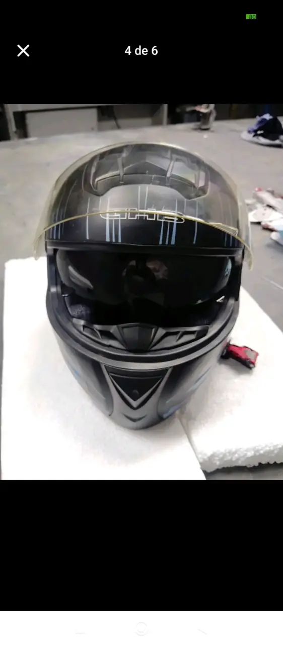 Casco de moto GHB negro con diseño moderno - 3