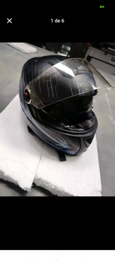 Casco de moto GHB negro con diseño moderno - miniatura 4