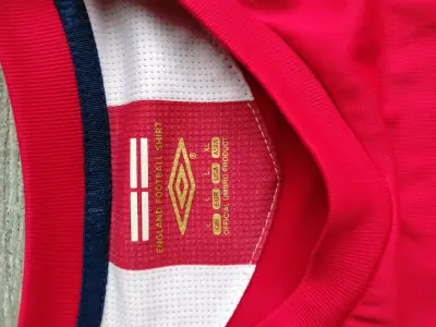 Camiseta de fútbol Inglaterra Umbro Beckham roja - miniatura 1
