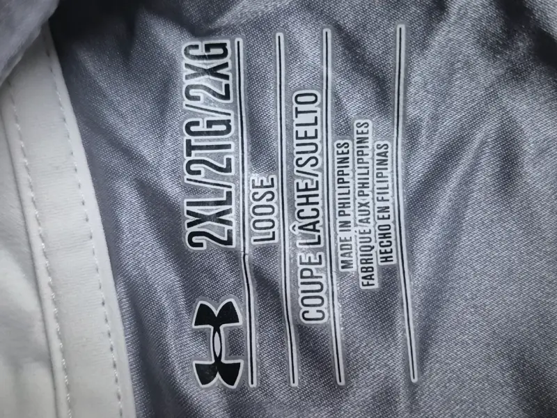 Chaqueta cortaviento Under Armour gris y negra - 3