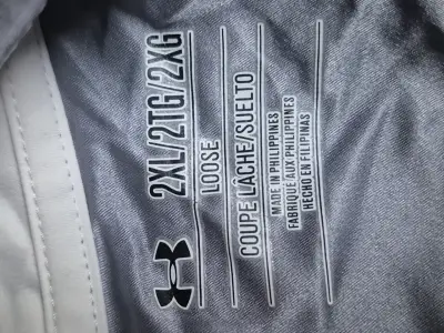 Chaqueta cortaviento Under Armour gris y negra - miniatura 3