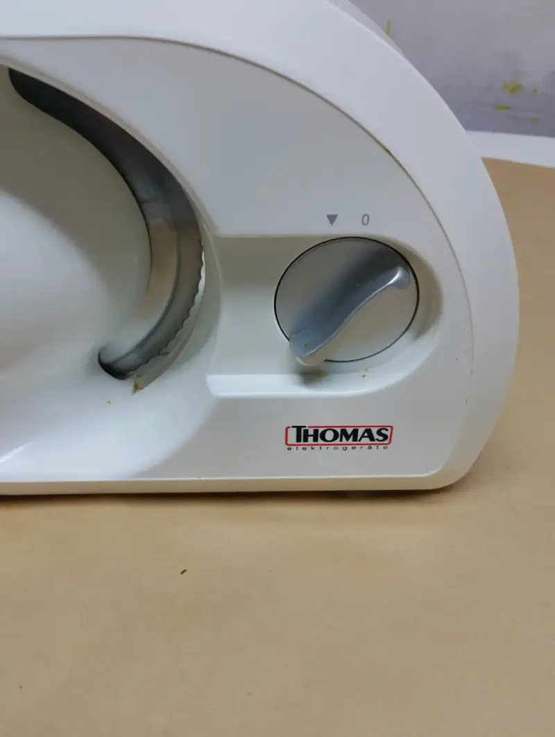 Cortadora de fiambres eléctrica Thomas blanca - 3