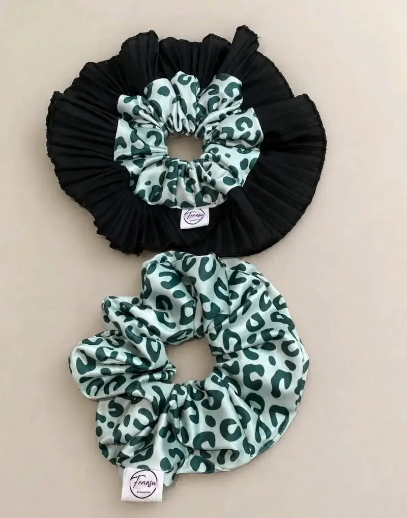 Pack de scrunchies estampados y con plisados - 1
