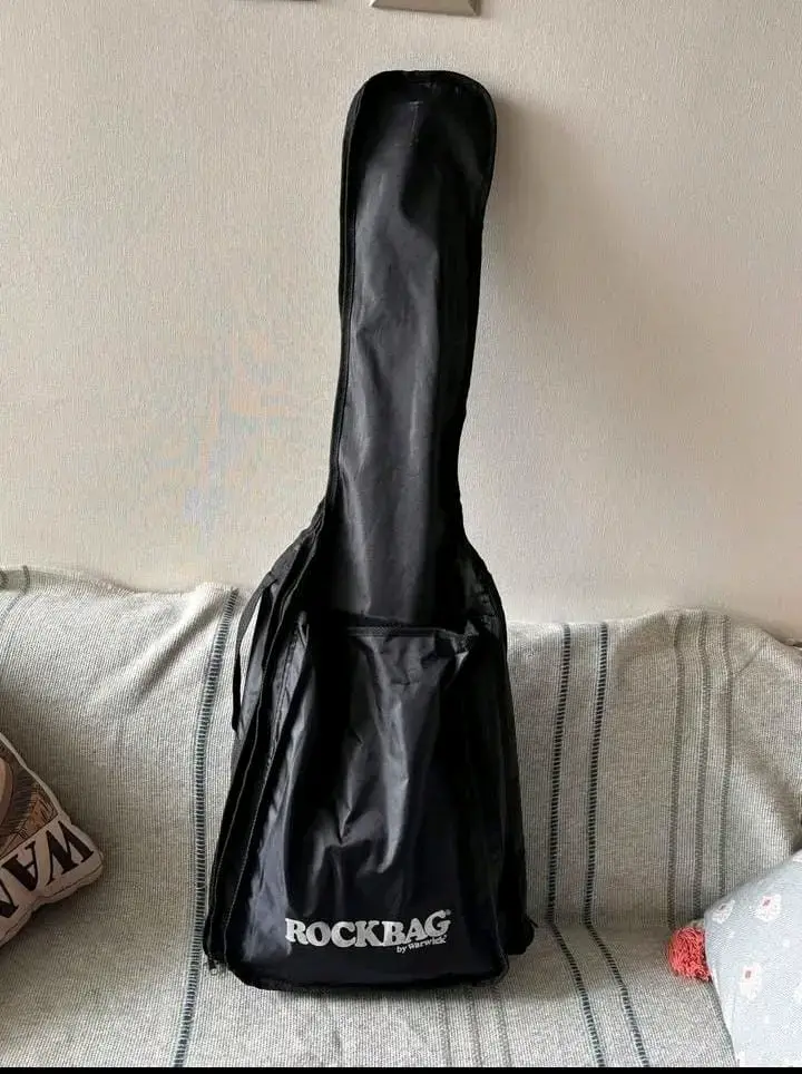 Guitarra eléctrica negra con funda y tarjeta - 3