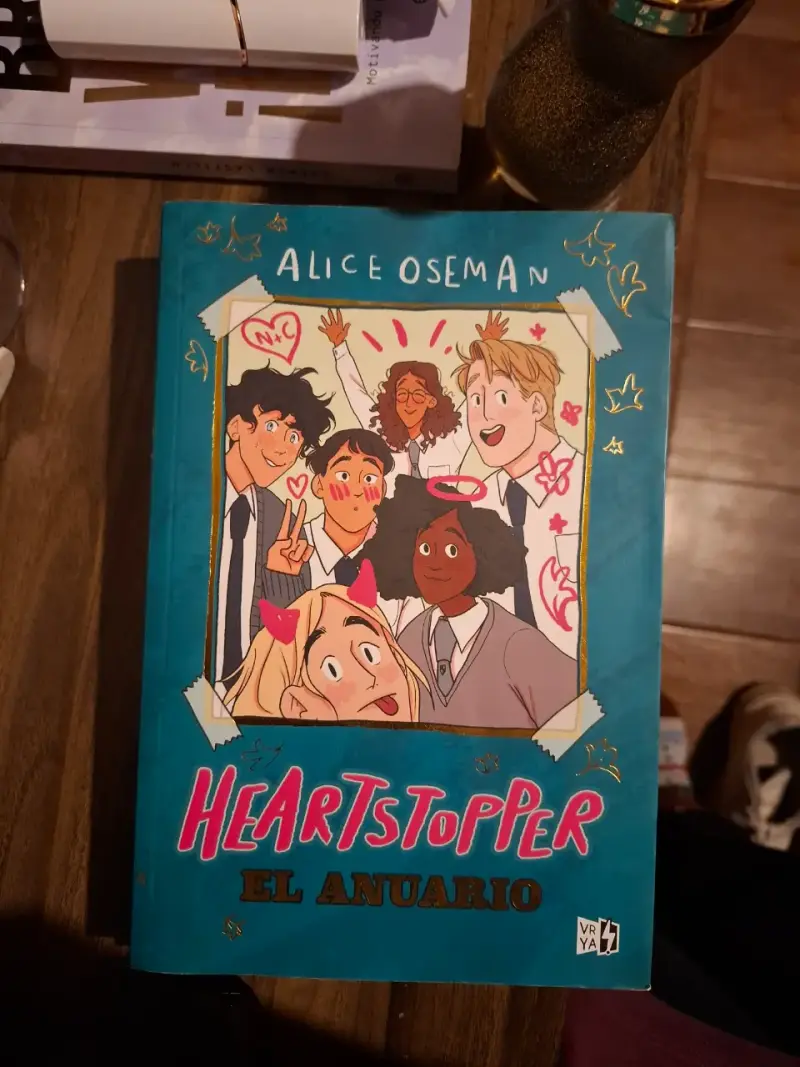 Libro Heartstopper El Anuario de Alice Oseman
