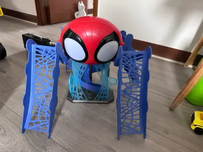 Torre de amigos Spidey - miniatura 1