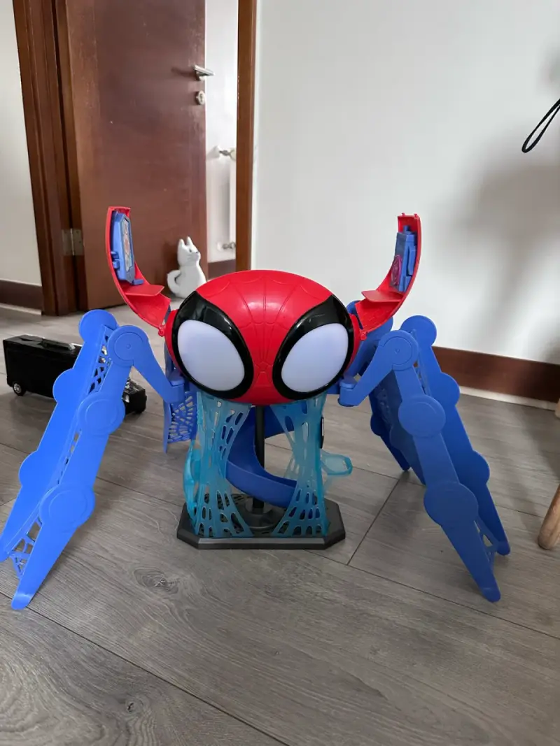 Torre de amigos Spidey - 2