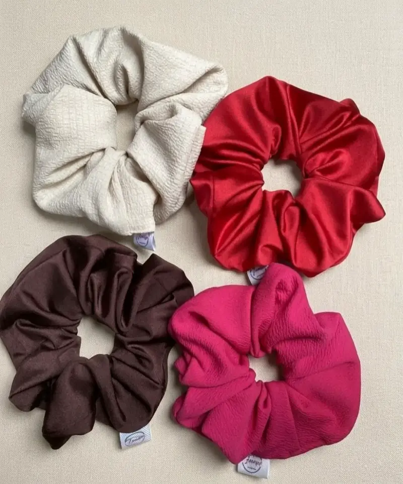 Set de 4 scrunchies de tela lisa