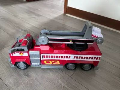Camión de Bomberos de Juguete con Escalera Extensible - miniatura 1