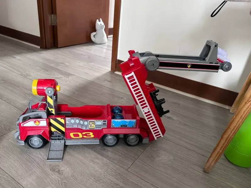 Camión de Bomberos de Juguete con Escalera Extensible - 2
