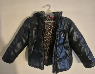 Chaqueta acolchada negra para niña Barbie edición limitada - miniatura 2