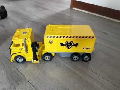 Camión de juguete Paw Patrol amarillo con remolque - miniatura 1
