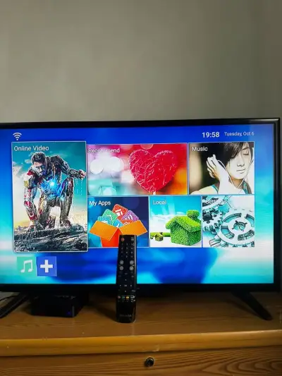 Televisor marca daewoo con control remoto - miniatura 1
