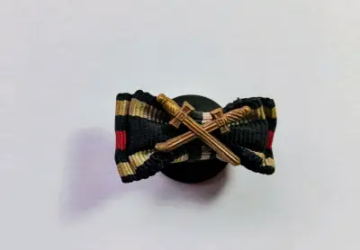 Insignia militar con espadas cruzadas - miniatura 1