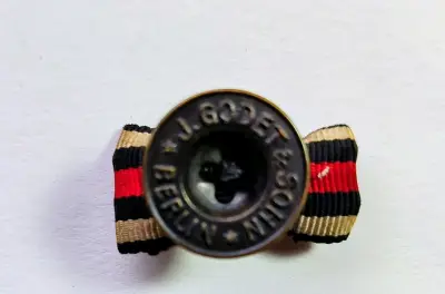 Insignia militar con espadas cruzadas - miniatura 2