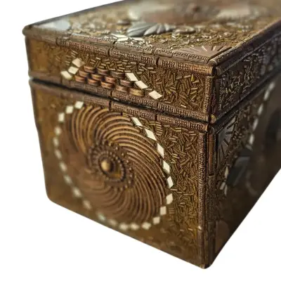 Caja indo-persa repujada Moradabad - miniatura 5