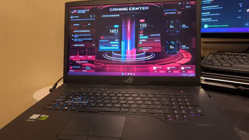 Laptop ASUS ROG para gaming con pantalla grande - 2
