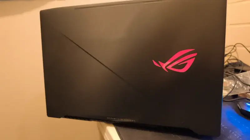 Laptop ASUS ROG para gaming con pantalla grande - 3