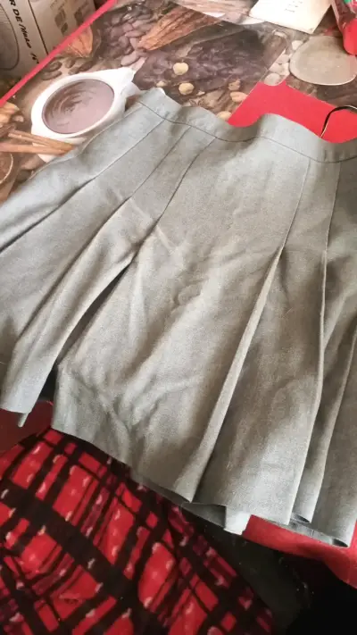 Falda gris con pliegues talla 14 - miniatura 1