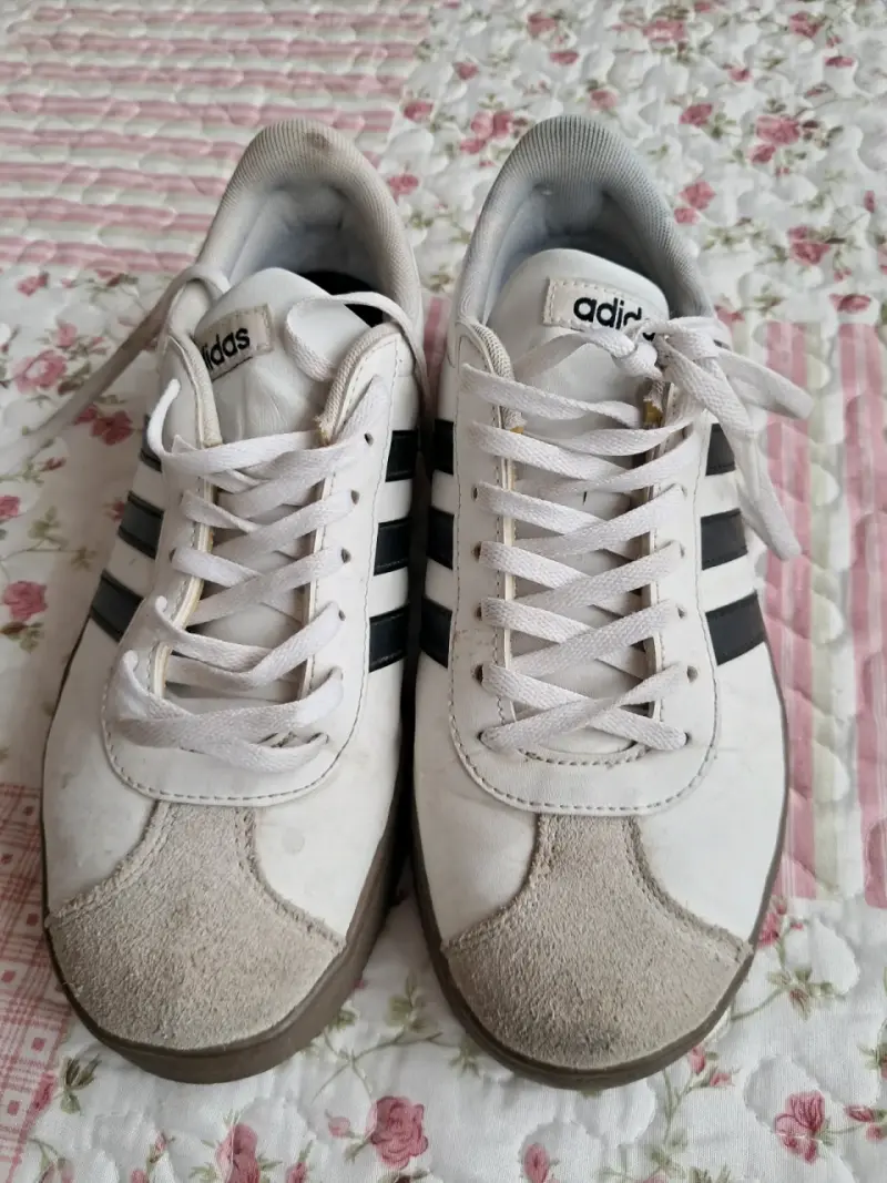 Zapatillas deportivas Adidas blancas con rayas negras - 2