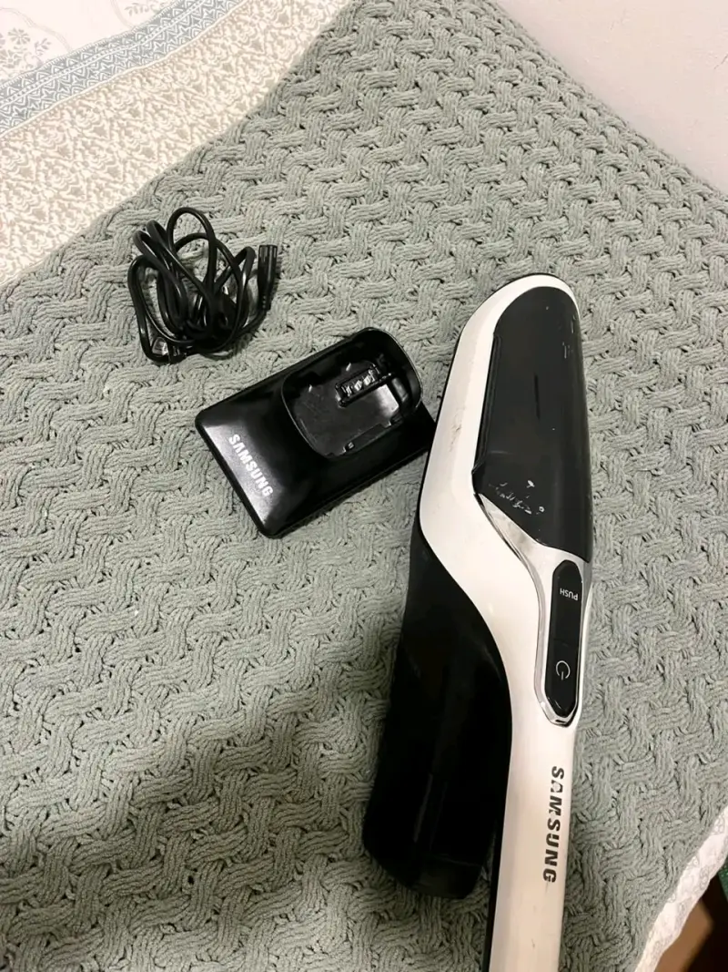 Aspiradora de Mano Samsung con Base de Carga - 1