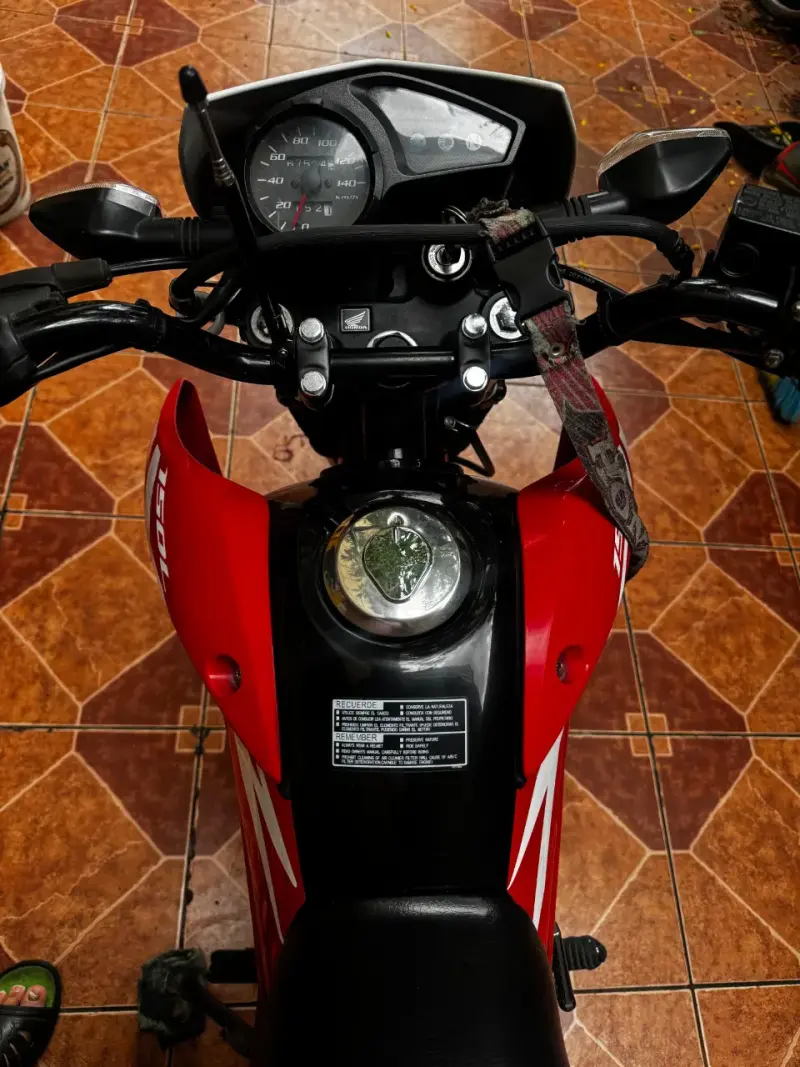 Moto Honda XR 150 2024 en buen estado - 4