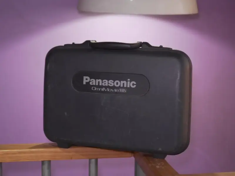 Cámara de Video Panasonic OmniMovie VHS - 3