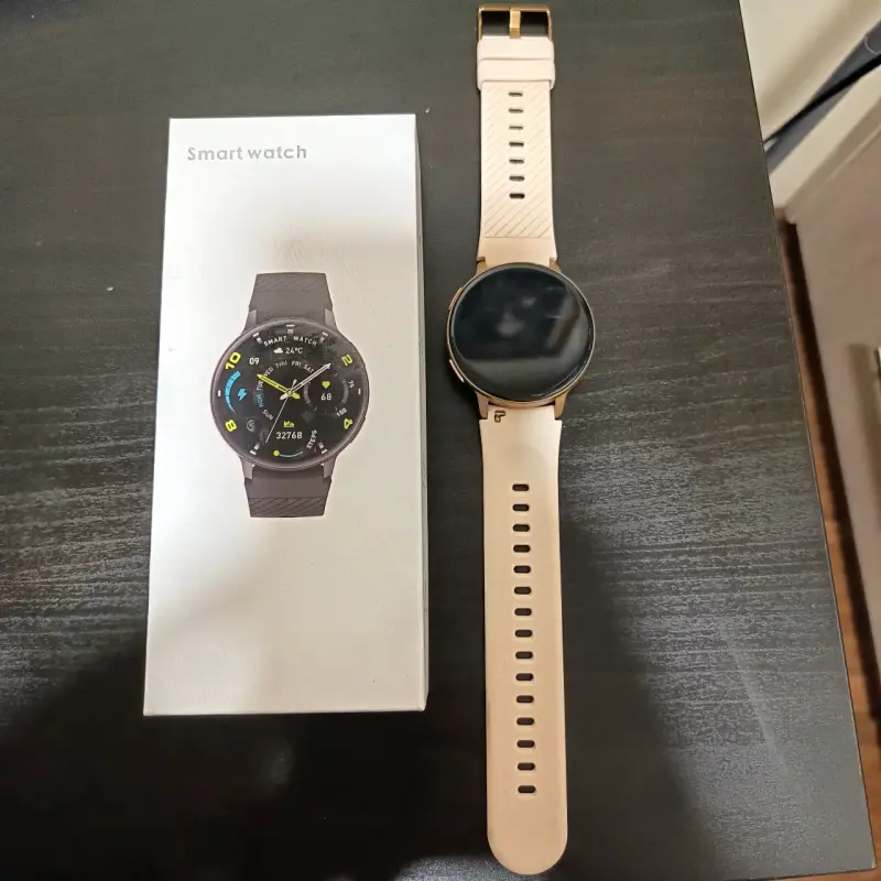 Smartwatch dorado con correa rosada - 2
