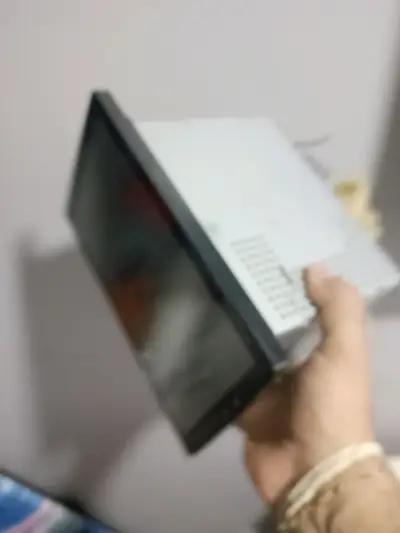 Pantalla táctil para auto con cables incluidos - miniatura 2