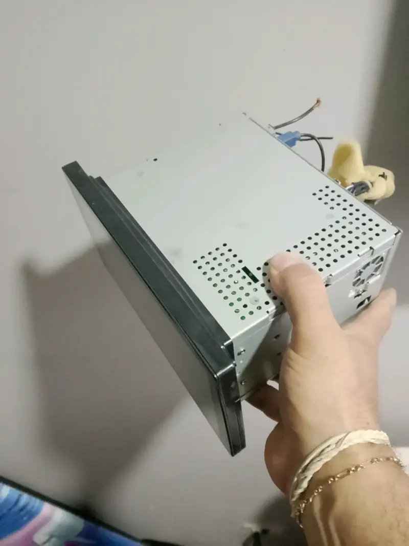 Pantalla táctil para auto con cables incluidos - 4