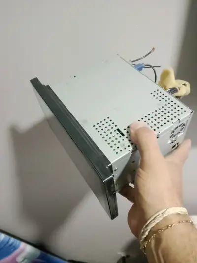 Pantalla táctil para auto con cables incluidos - miniatura 4