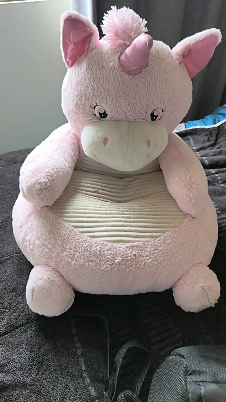 Sillón infantil unicornio rosado suave