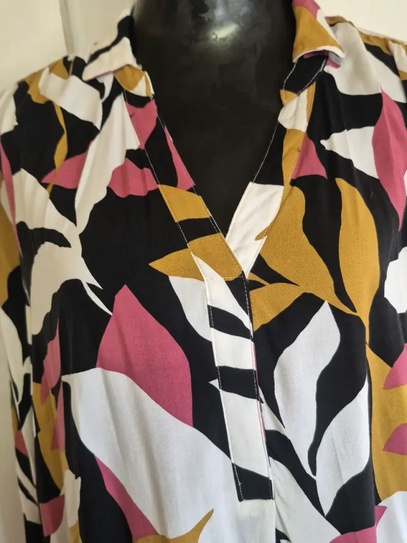 Blusa estampada multicolor talla 50 - 2