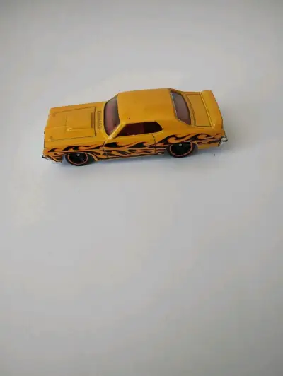 Set de autos hot wheels amarillos variados - miniatura 2