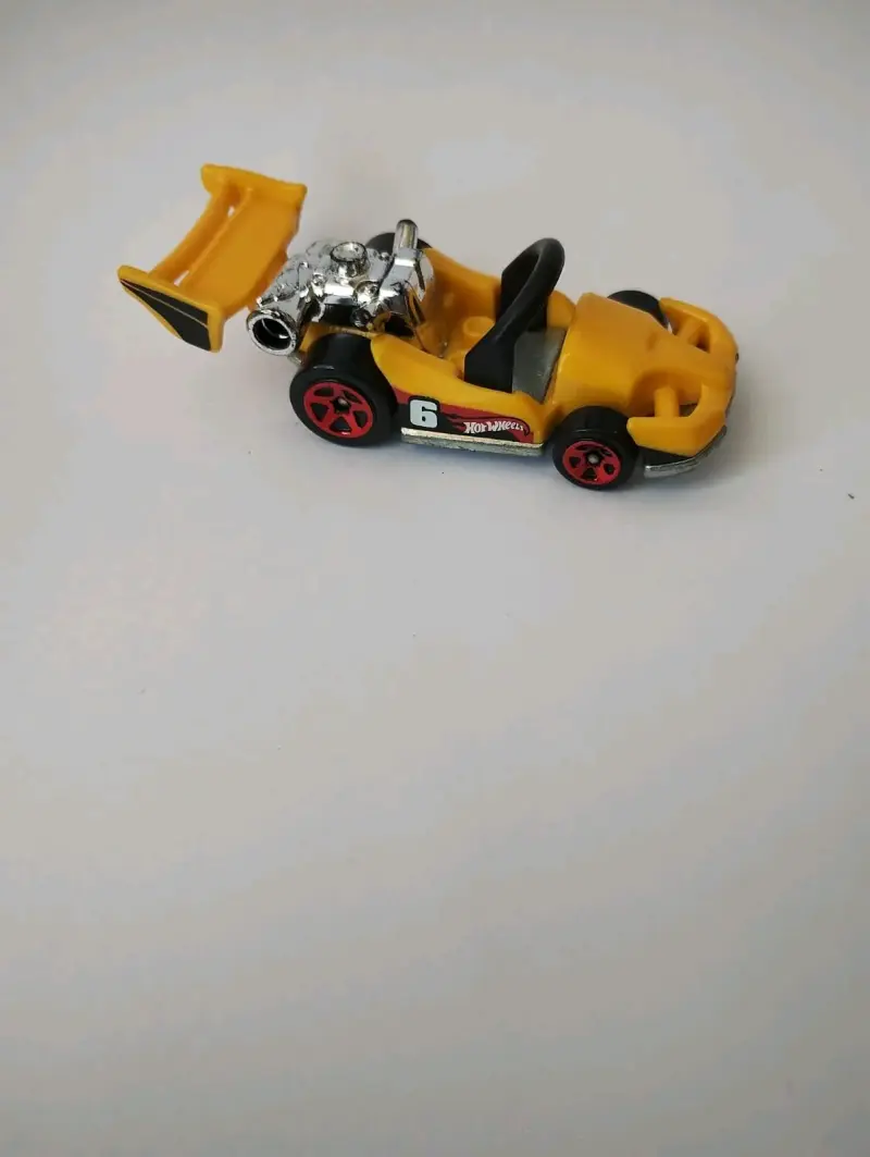 Set de autos hot wheels amarillos variados - 6