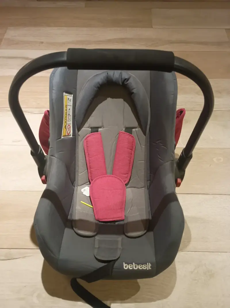 Silla de Auto Bebesit para Bebé en Buen Estado - 1