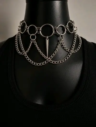 Collar de cadena con aros y pinchos estilo punk - miniatura 1