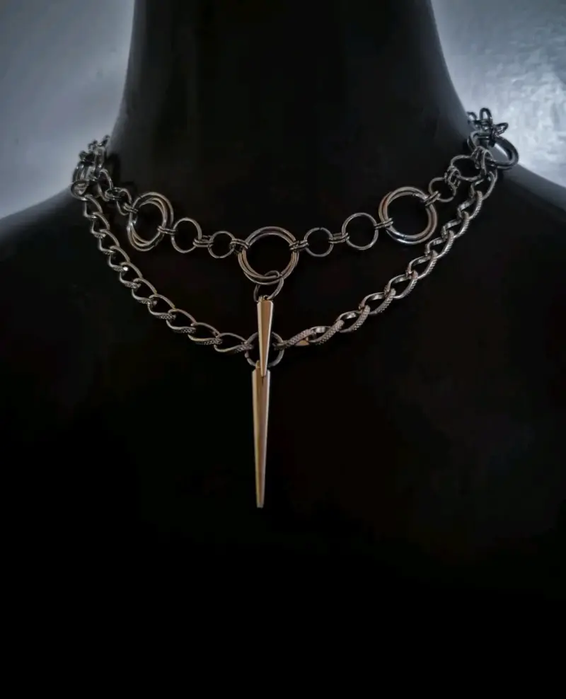 Collar de cadena con aros y pinchos estilo punk - 3